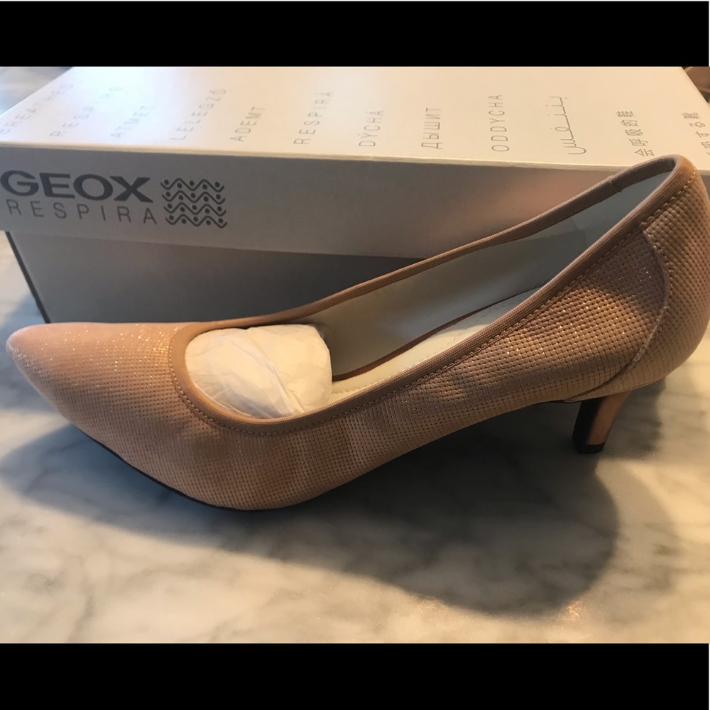 GEOX Elina Rose Gold Kitten Heel —- never worn